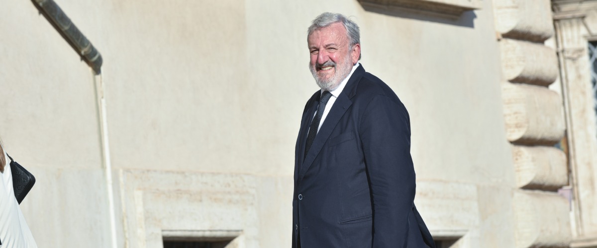 michele emiliano pap224 a 66 anni il lieto evento atteso per settembre ma lui preferisce non parlarne
