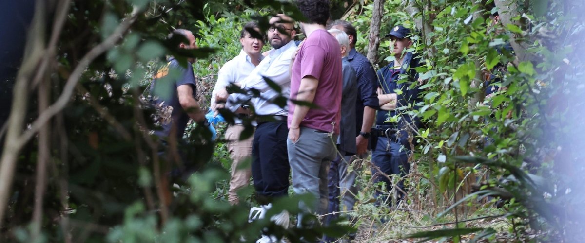Roma, neonata di 6 mesi trovata morta a villa Pamphili sotto un cespuglio: poco distante il cadavere di una donna Roma, neonata di 6 mesi trovata morta a villa Pamphili sotto un cespuglio: poco distante il cadavere di una donna