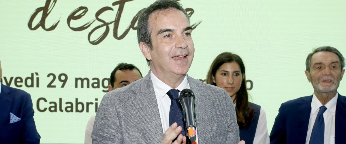 Calabria, Occhiuto indagato, lo sfogo veemente dai social: “A me corrotto? E’ infamante, da me rigore assoluto, controllatemi” (video) Calabria, Occhiuto indagato, lo sfogo veemente dai social: “A me corrotto? E’ infamante, da me rigore assoluto, controllatemi” (video)