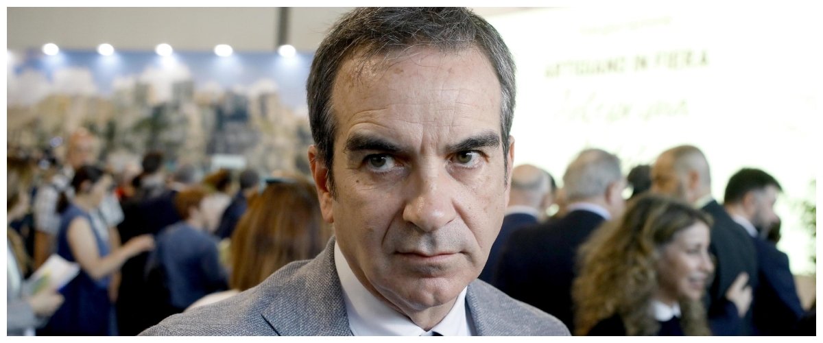 feltri difende occhiuto in italia pesa pi249 la toga che il voto calabria vittima di pregiudizi