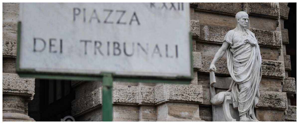 Violenza sessuale sulla hostess, annullata l’assoluzione del sindacalista. La Cassazione: “Non conta il tempo di reazione” Violenza sessuale sulla hostess, annullata l’assoluzione del sindacalista. La Cassazione: “Non conta il tempo di reazione”