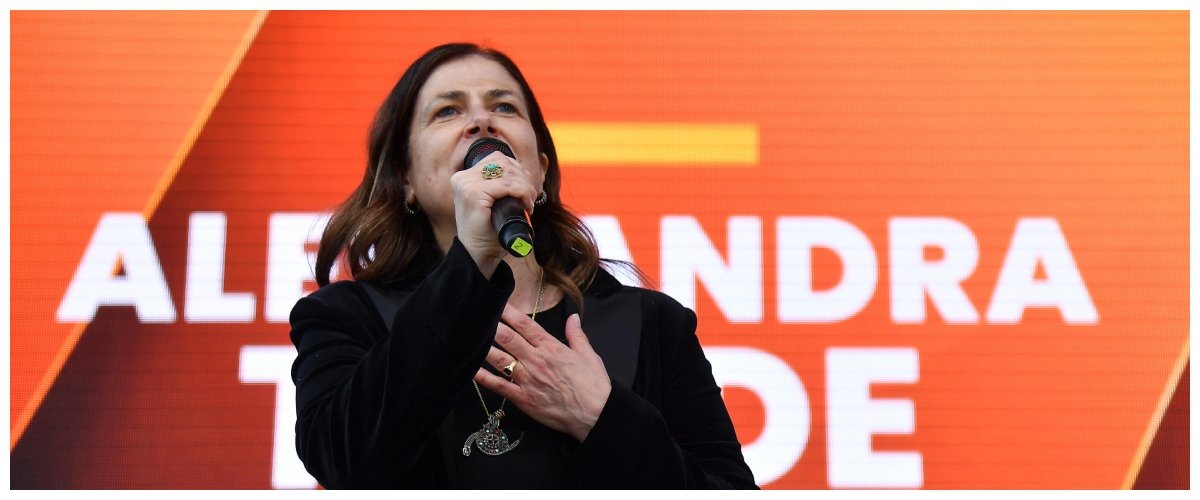 Todde s’inventa i tagli del governo ai comuni sardi. FdI la smaschera: “Lo fa per non parlare della sua decadenza”