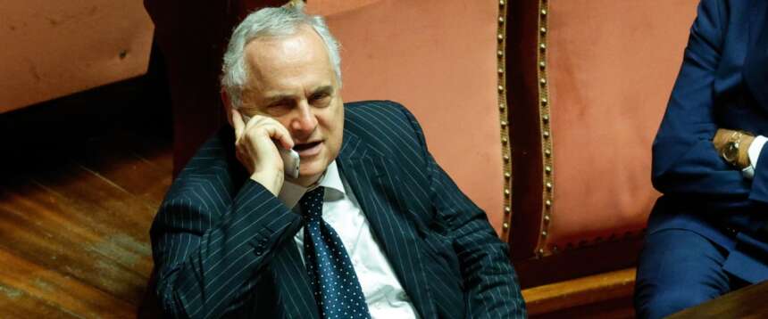 Giallo sul malore di Lotito in Senato. Il presidente, ricoverato al Gemelli, ironizza: sono le maledizioni che mi mandano Giallo sul malore di Lotito in Senato. Il presidente, ricoverato al Gemelli, ironizza: sono le maledizioni che mi mandano