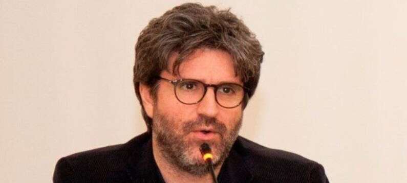 Chi è il giornalista italiano arrestato per estorsione a un sindaco. Simulava anche falsi attentati di camorra Chi è il giornalista italiano arrestato per estorsione a un sindaco. Simulava anche falsi attentati di camorra