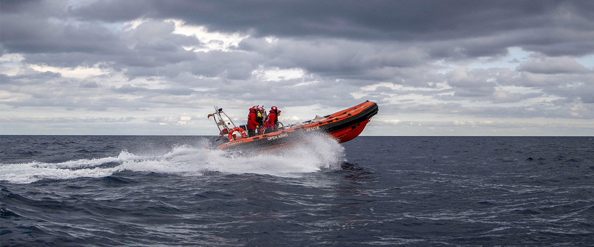 Migranti, Ong in rivolta contro il governo Meloni: “Così non salviamo nessuno”. Ma il blocco dei “taxi del mare” piace alla Ue Migranti, Ong in rivolta contro il governo Meloni: “Così non salviamo nessuno”. Ma il blocco dei “taxi del mare” piace alla Ue
