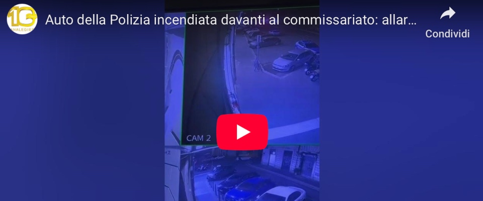 roma gli odiatori di poliziotti fanno fuoco e fiamme due volanti della polizia incendiate davanti ai ministeri