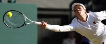 Sinner batte Djokovic e conquista la prima finale a Wimbledon: sarà sfida con Alcaraz