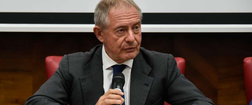 Il ministro Urso illustra l’auto del futuro e il piano sulla sicurezza stradale Il ministro Urso illustra l’auto del futuro e il piano sulla sicurezza stradale