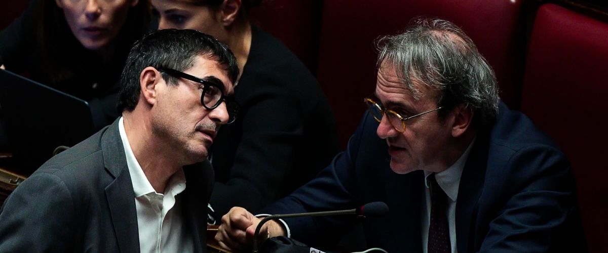 Bonelli e Fratoianni vanno alla guerra dei dazi con l’app anti Trump: “Non comprate i prodotti Usa”