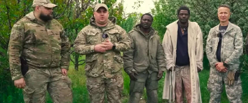 Dal Camerun in Russia per curarsi i denti: si ritrova sul fronte ucraino costretto a battersi per Mosca Dal Camerun in Russia per curarsi i denti: si ritrova sul fronte ucraino costretto a battersi per Mosca
