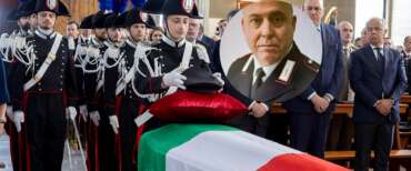 Carabiniere ucciso, il Viminale anticipa le spese legali per gli agenti indagati. Finita l’era dei poliziotti lasciati soli