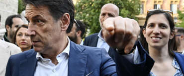 Il Camale-Conte cambia più idee che camicie: il sì al Ricci indagato è l’ultimo atto del trasformismo in salsa pugliese