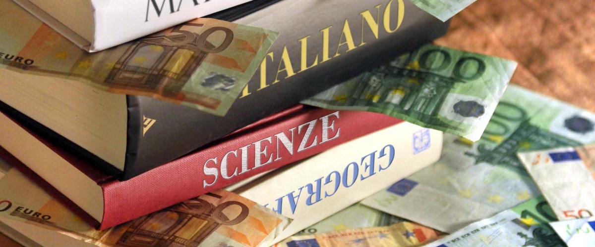 Scuola, Meloni e Valditara blindano i libri di testo: soccorso alle famiglie oltre ogni rincaro (e propaganda) Scuola, Meloni e Valditara blindano i libri di testo: soccorso alle famiglie oltre ogni rincaro (e propaganda)