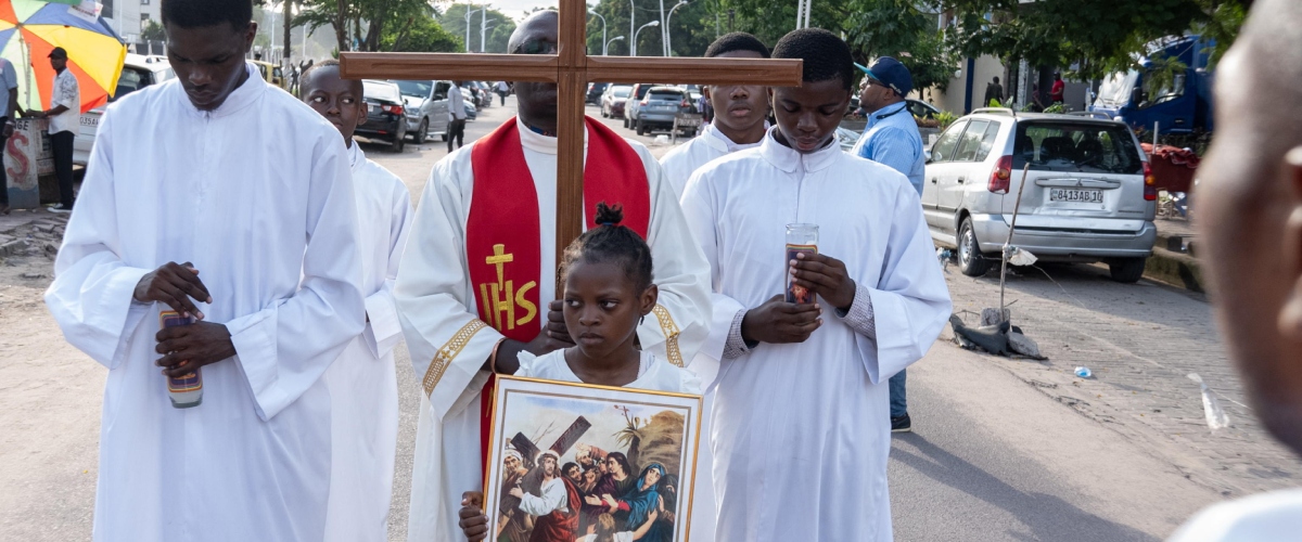 Macelleria congolese in chiesa: 43 morti. FdI: ogni anno 5mila cristiani uccisi, ma nessuno scende in piazza Macelleria congolese in chiesa: 43 morti. FdI: ogni anno 5mila cristiani uccisi, ma nessuno scende in piazza