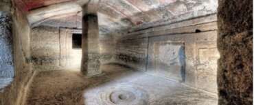Una foto di una “domus de janas” estratta dal dossier sulla candidatura