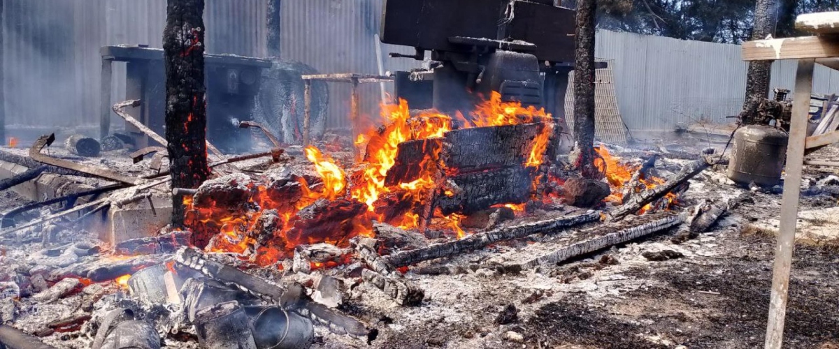 maxi rogo a fiumicino in fiamme una ditta di rifiuti fumo nero fino a roma