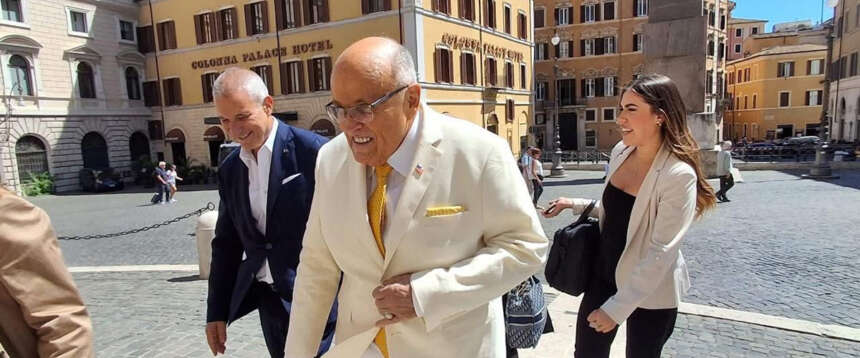 “Adora la Meloni”. L’ex sindaco di New York Rudolph Giuliani in Italia per dare lezioni di “tolleranza zero” “Adora la Meloni”. L’ex sindaco di New York Rudolph Giuliani in Italia per dare lezioni di “tolleranza zero”