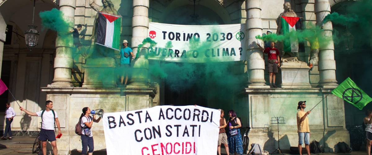 Torino, blitz di Extinction Rebellion al Comune: un minestrone tra clima e Gaza in salsa Pro Pal condito della solita propaganda Torino, blitz di Extinction Rebellion al Comune: un minestrone tra clima e Gaza in salsa Pro Pal condito della solita propaganda