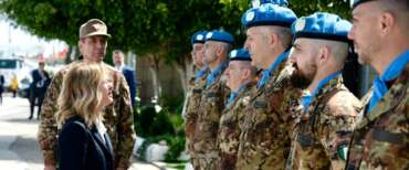 Una foto d’archivio della visita del presidente Meloni ai militari italiani in Libano