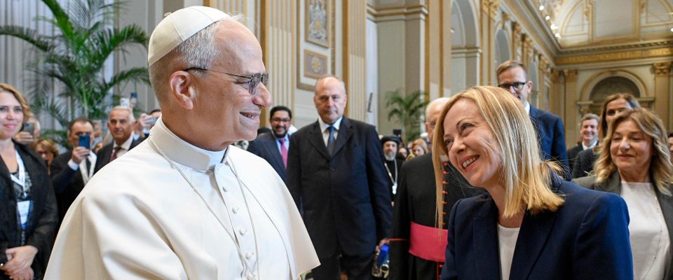 Meloni in udienza da Papa Leone: il primo “faccia a faccia”, dopo le telefonate su pace e intelligenza artificiale Meloni in udienza da Papa Leone: il primo “faccia a faccia”, dopo le telefonate su pace e intelligenza artificiale