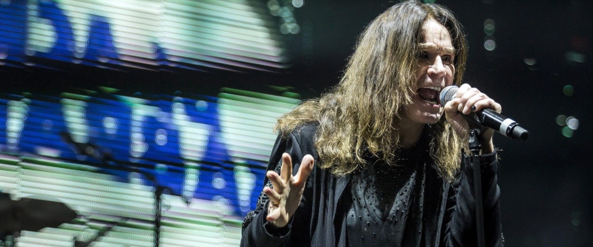 È morto Ozzy Osbourne, la sua leggenda vive: l’esistenza rivoluzionaria e il testamento del “Principe delle tenebre” È morto Ozzy Osbourne, la sua leggenda vive: l’esistenza rivoluzionaria e il testamento del “Principe delle tenebre”