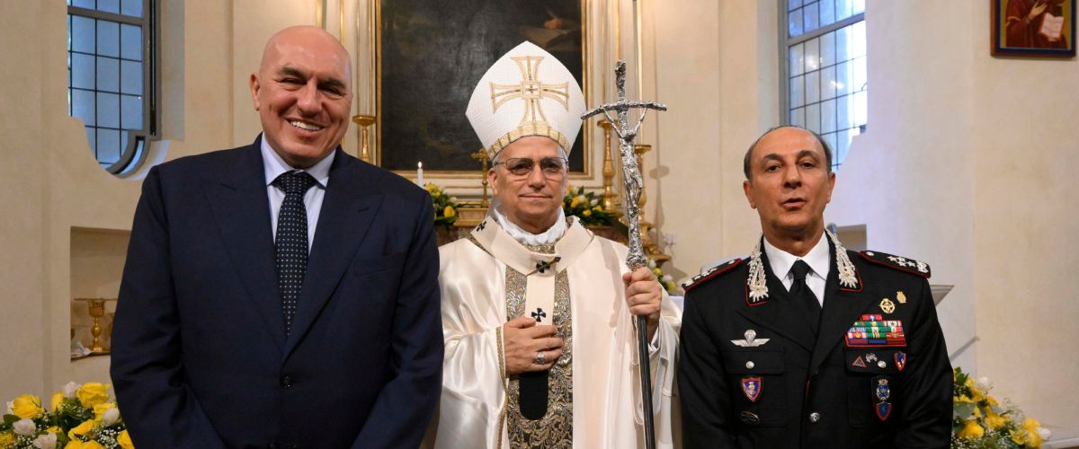 Il Papa benedice i carabinieri: «Rispondete al crimine con la forza della legge e dell’onestà» Il Papa benedice i carabinieri: «Rispondete al crimine con la forza della legge e dell’onestà»