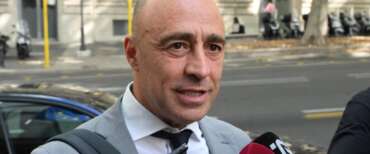 Il sindaco di Taranto, Piero Bitetti, si è dimesso dopo una dura contestazione da parte dei movimenti No Ilva