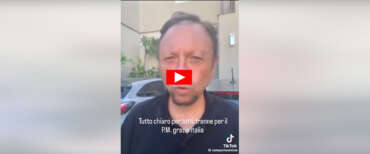 Parroco accoglie il migrante in canonica e viene derubato. Il pm libera il ladro, l’ira di don Ciro (video)