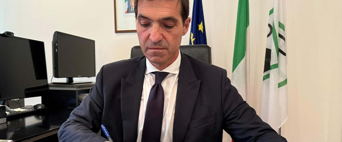 Marche Si Vota Il 28 E 29 Settembre Il Presidente Acquaroli Firma Il marche-si-vota-il-28-e-29-settembre-il-presidente-acquaroli-firma-il