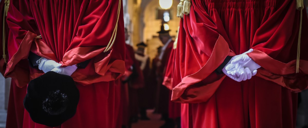 Giudici e giustizia, dov’è l’inghippo? Riscoprire la filosofia greca per capirlo (e per capire perché la riforma è necessaria) Giudici e giustizia, dov’è l’inghippo? Riscoprire la filosofia greca per capirlo (e per capire perché la riforma è necessaria)