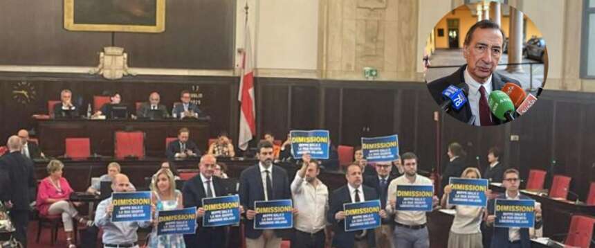 Scandalo del mattone, Sala non si fa vedere. La protesta di FdI e Lega in aula: “Dimissioni subito”. Cittadini esausti: “Vergogna” (video)
