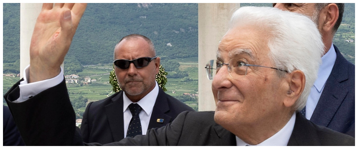 Gaza: 100 morti all’alba in un raid israeliano, la condanna di Mattarella: “Non si spara su chi prega e ha fame” Gaza: 100 morti all’alba in un raid israeliano, la condanna di Mattarella: “Non si spara su chi prega e ha fame”