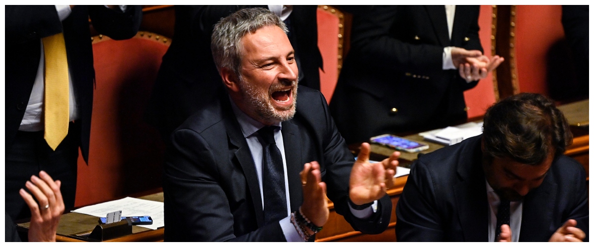 Legittima difesa, domani la presentazione del disegno di legge di FdI: “Mai più risarcimenti a chi entra con violenza nelle case” Legittima difesa, domani la presentazione del disegno di legge di FdI: “Mai più risarcimenti a chi entra con violenza nelle case”