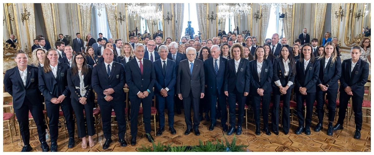 Mattarella riceve le azzurre del calcio dopo gli europei: “Ci avete reso orgogliosi, grazie per quello che avete dato all’Italia” Mattarella riceve le azzurre del calcio dopo gli europei: “Ci avete reso orgogliosi, grazie per quello che avete dato all’Italia”
