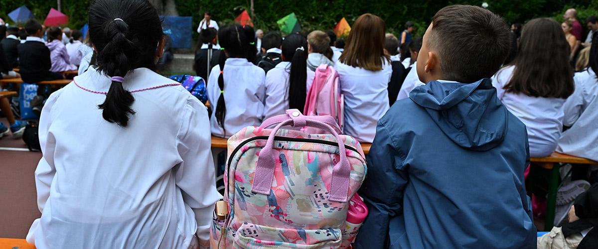 Fa caldo? I docenti “ambientalisti” propongono di tenere chiuse le scuole anche a settembre. L’Italia ha il record di ferie estive… Fa caldo? I docenti “ambientalisti” propongono di tenere chiuse le scuole anche a settembre. L’Italia ha il record di ferie estive…