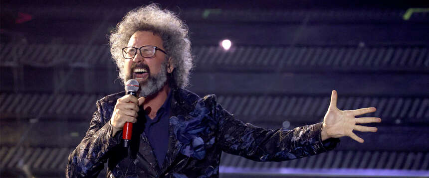 Il dramma di Simone Cristicchi, colpito da una paralisi facciale: sospeso il tour del cantante odiato dalla sinistra Il dramma di Simone Cristicchi, colpito da una paralisi facciale: sospeso il tour del cantante odiato dalla sinistra