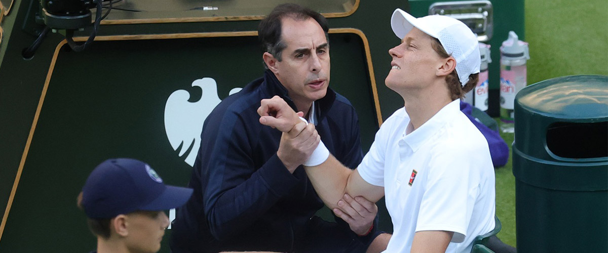 Sinner sta bene e si è allenato, alla faccia dei gufi: domani sarà in campo a Wimbledon alle 14.30 contro Shelton Sinner sta bene e si è allenato, alla faccia dei gufi: domani sarà in campo a Wimbledon alle 14.30 contro Shelton