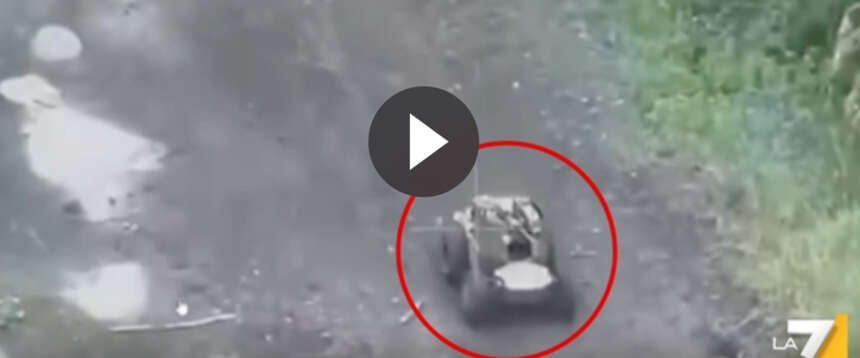 I soldati russi si arrendono ai droni e robot ucraini: la “beffa” a Putin in un video della Brigata d’assalto di Kiev I soldati russi si arrendono ai droni e robot ucraini: la “beffa” a Putin in un video della Brigata d’assalto di Kiev