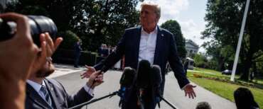 Trump invia la lettera all’Ue: “Dal 1 agosto dazi al 30%”
