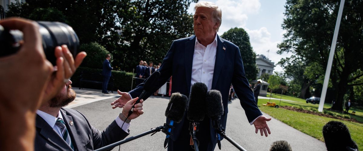 Dazi, Trump invia la lettera a Ue: «A partire dal primo agosto introdurremo tariffe al 30%» Dazi, Trump invia la lettera a Ue: «A partire dal primo agosto introdurremo tariffe al 30%»