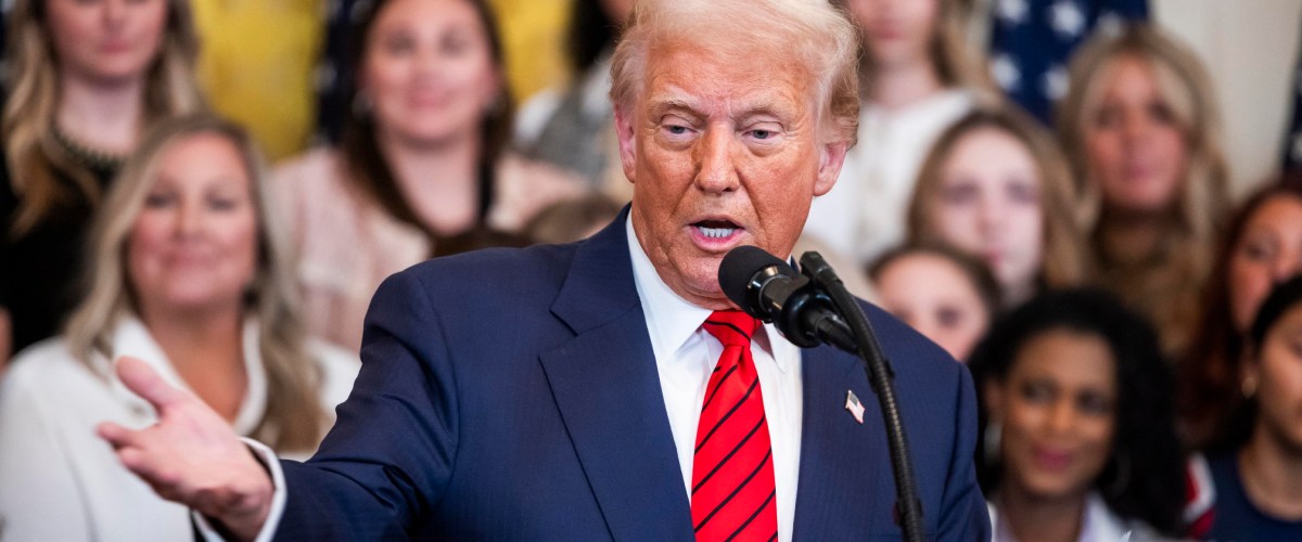 Trump fa causa alla California: «Il sì alle atlete transgender è illegale e umilia le ragazze» Trump fa causa alla California: «Il sì alle atlete transgender è illegale e umilia le ragazze»