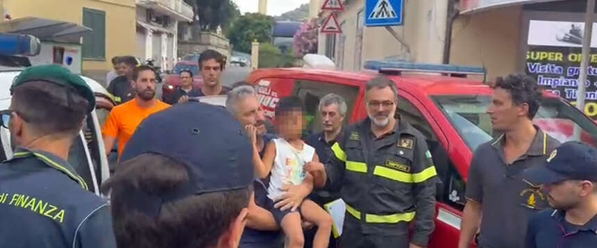 “Dai!”. Le lacrime dei volontari che hanno trovato il piccolo Allan tra i rovi (video). Meloni: enorme gioia “Dai!”. Le lacrime dei volontari che hanno trovato il piccolo Allan tra i rovi (video). Meloni: enorme gioia