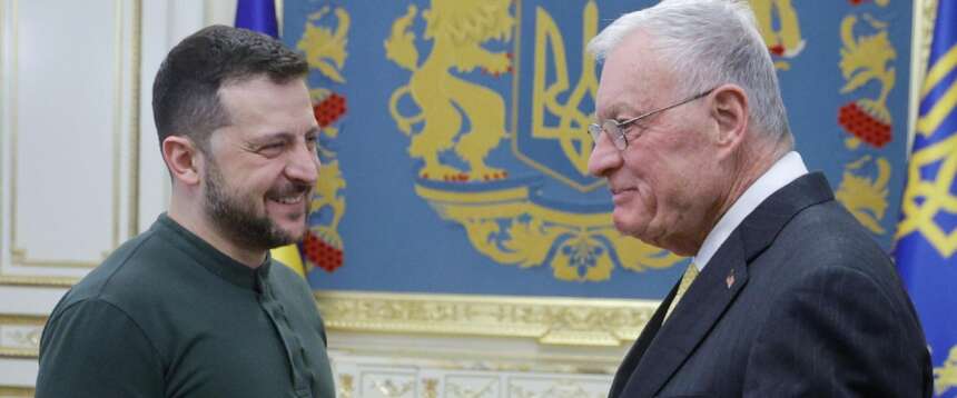 Zelensky con l’inviato di Trump per l’Ucraina Kellogg, che parteciperà alla riunione dei volenterosi: per gli Usa è la prima volta Zelensky con l’inviato di Trump per l’Ucraina Kellogg, che parteciperà alla riunione dei volenterosi: per gli Usa è la prima volta