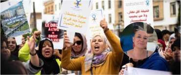 “Allah è lesbica”, attivista femminista posta la maglietta blasfema sui social e scatta l’arresto in Marocco