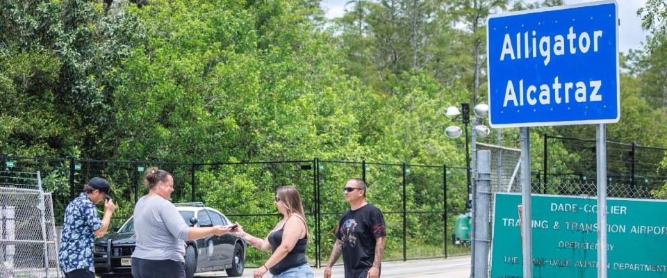 Usa, un altro italiano detenuto ad “Alligator Alcatraz”: il consolato italiano e la Farnesina lavorano al rimpatrio Usa, un altro italiano detenuto ad “Alligator Alcatraz”: il consolato italiano e la Farnesina lavorano al rimpatrio