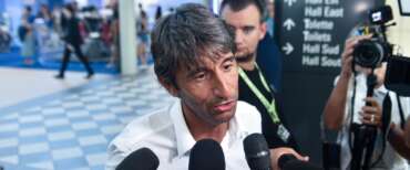 Donzelli smaschera Elly e compagni: “La sinistra è più impegnata a difendere Macron che l’Italia”