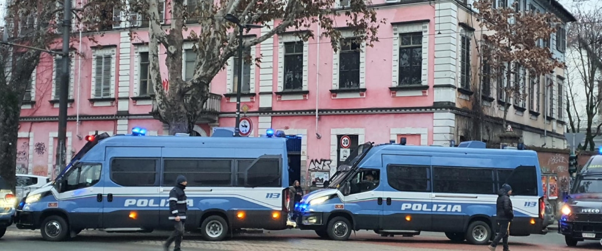 Dopo Leoncavallo, Askatasuna a Torino. Zangrillo: “Una fucina di odio e violenza, il sindaco non strizzi l’occhio a chi non rispetta la legge” Dopo Leoncavallo, Askatasuna a Torino. Zangrillo: “Una fucina di odio e violenza, il sindaco non strizzi l’occhio a chi non rispetta la legge”