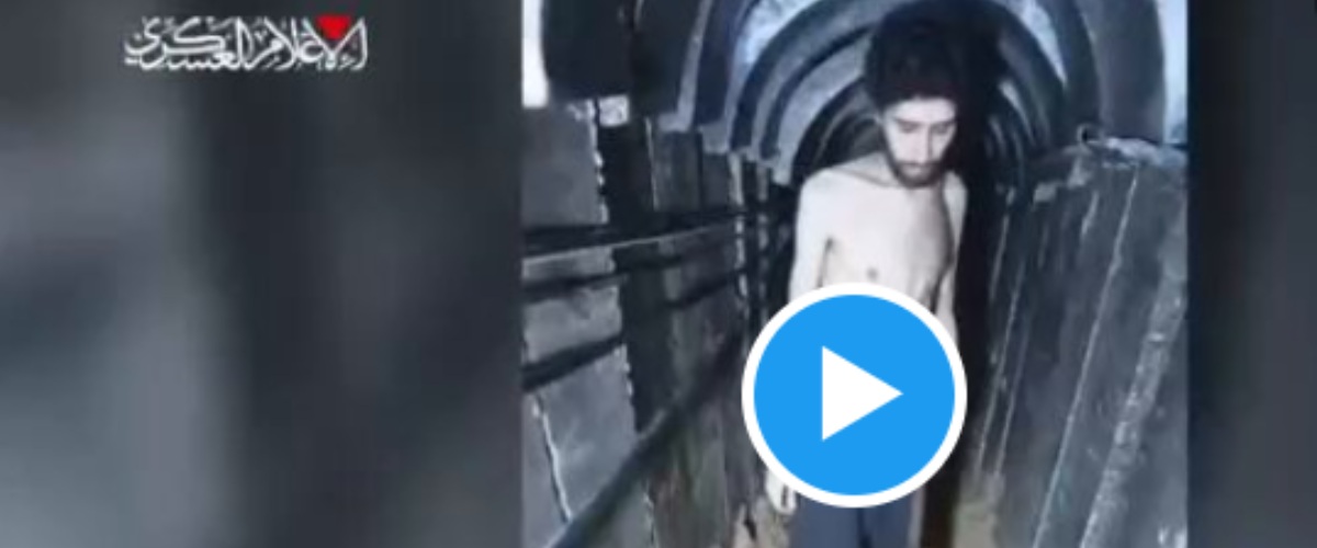 «Uno scheletro sepolto vivo»: diffuso il video dell’ostaggio Evyatar David in cui Hamas lo costringe a scavarsi la fossa in un tunnel