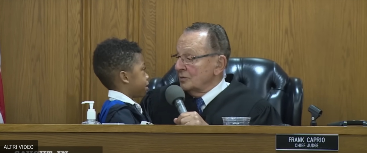 Addio a Frank Caprio, il giudice che tutti sognavamo di avere in tribunale. Era di origini campane (video) Addio a Frank Caprio, il giudice che tutti sognavamo di avere in tribunale. Era di origini campane (video)