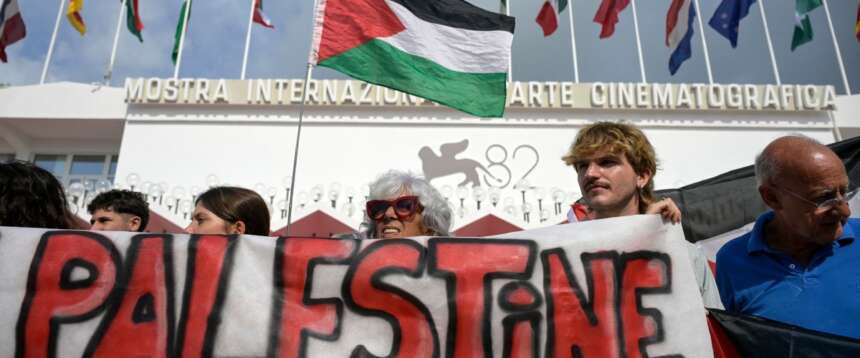 Gaza a Venezia, gli attivisti in azione hanno in programma per sabato un corteo navale Gaza a Venezia, gli attivisti in azione hanno in programma per sabato un corteo navale
